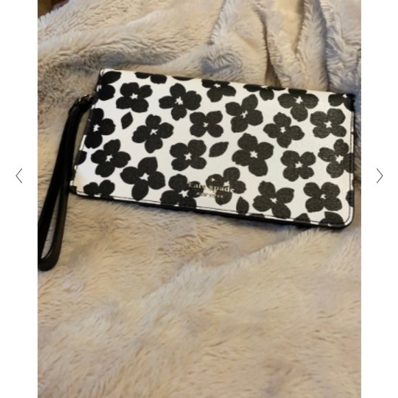 kate spade Handbags - Kate Spade wristlet wallet